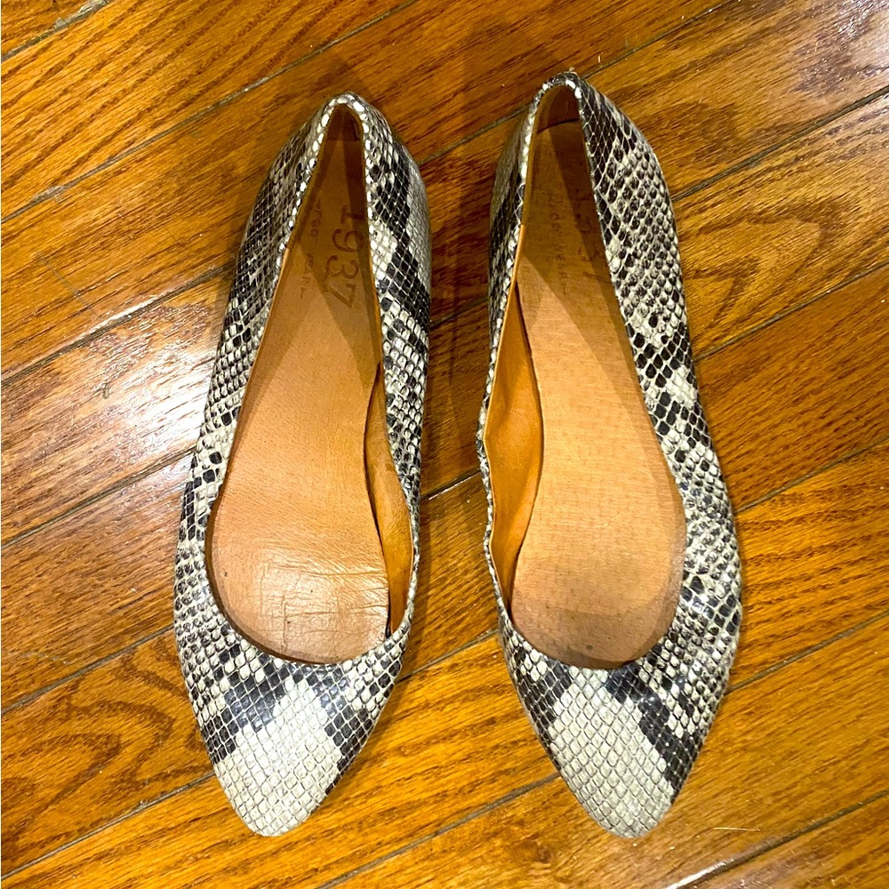 1937 (A Madewell brand) abstract print pointy leather sandals